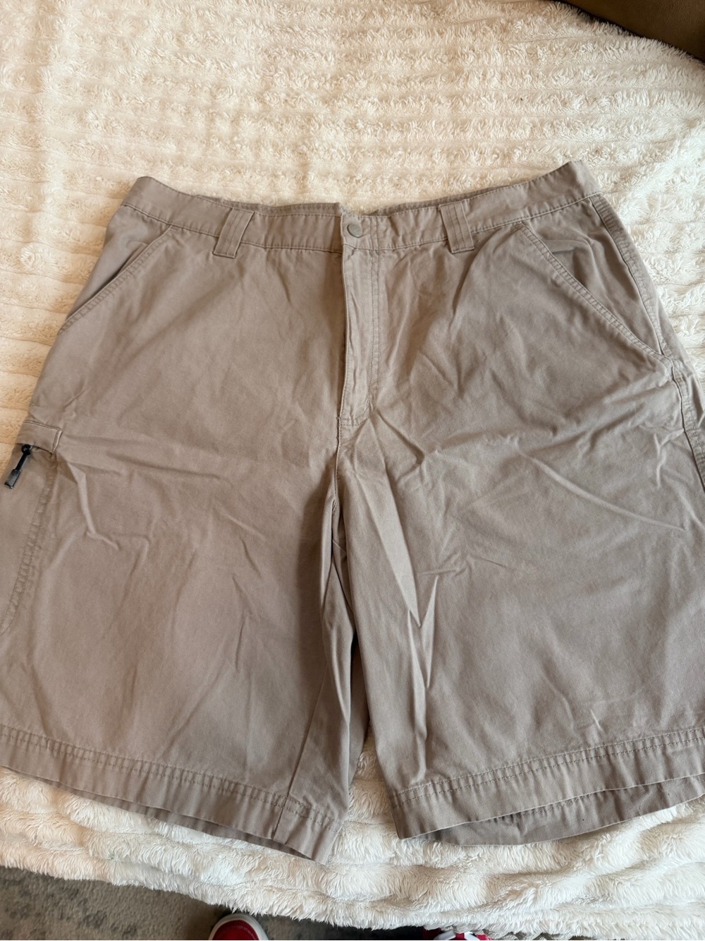 Columbia Men's Cargo Shorts in Light Taupe